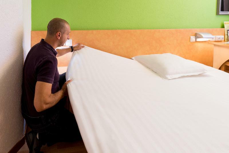 The Originals Access, Hotel Saint-Flour מראה חיצוני תמונה