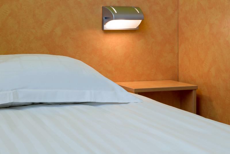The Originals Access, Hotel Saint-Flour מראה חיצוני תמונה